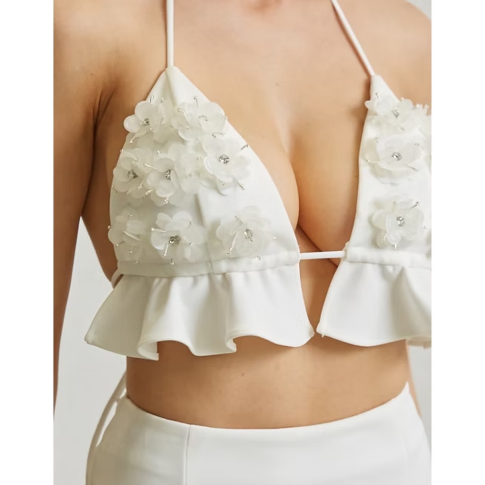 White Ruffle Mini Skirt & 3D Bralette (SET) - Picture 6 of 7